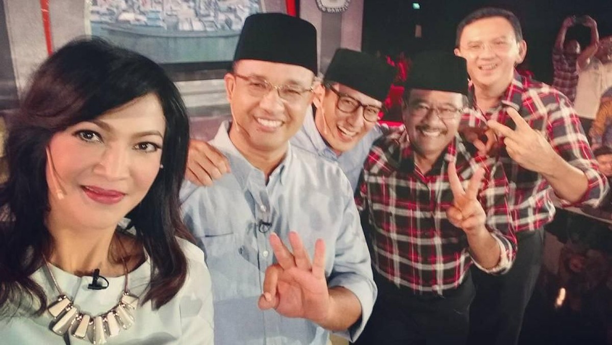 Sosok Ira Koesno menjadi sorotan dalam Debat Perdana Pilpres 2019&period; Di usianya yang ke-49 tahun&comma; Ira memang seolah tak kehilangan pesonanya yang makin awet muda&period;