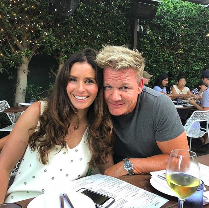 <p>Siapa nggak kenal chef yang terkenal kejam banget di dapur, Chef Gordon Ramsay? Tak disangka, dia sweet banget lho! Ini potret istrinya, Tana Ramsay, yang dia nikahi sejak 1996. (Foto: Instagram/gordongram)</p>