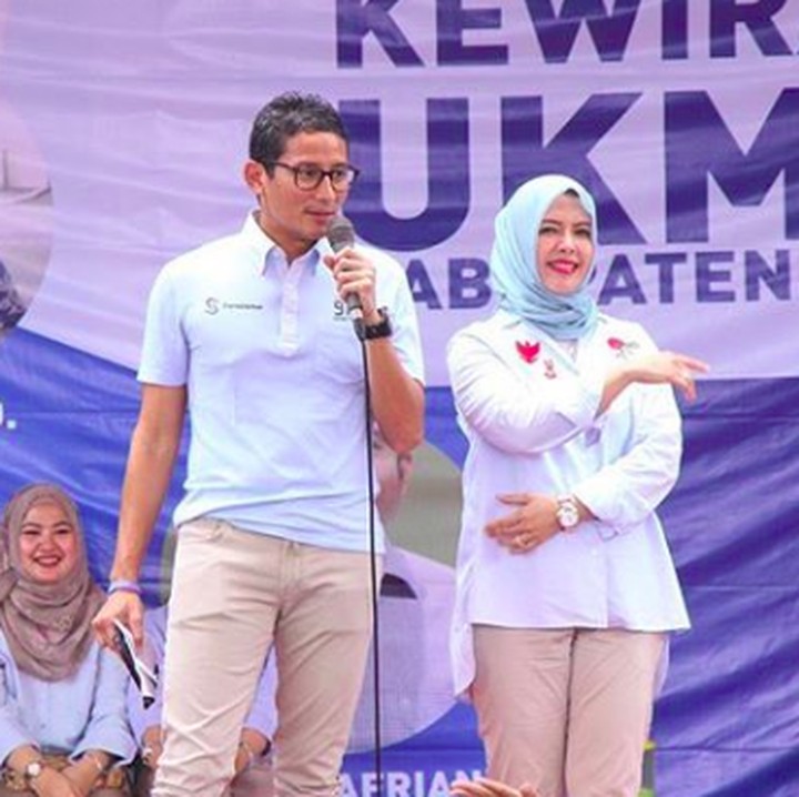<p>Ini saat Nur Asia mendampingi sang suami menjadi pembicara di salah satu acara. (Foto: Instagram/nurasiauno)</p>