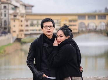 img-title Sempat Selingkuh, 8 Potret Harmonis Armand Maulana & Dewi Gita 29 Tahun Menikah
