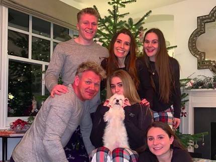 Potret Manis Chef 'Galak' Gordon Ramsay Bareng Keluarga