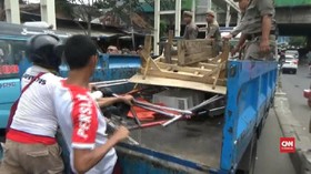 VIDEO: Bentrok Satpol PP dan PKL Tanah Abang