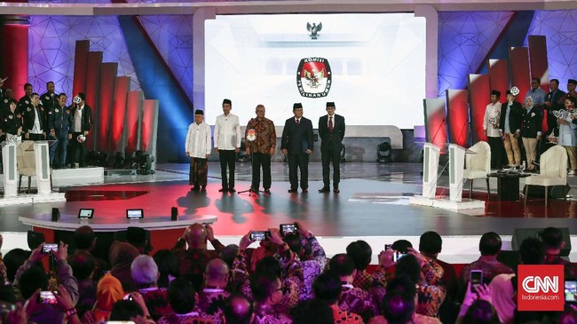 Joko Widodo dan Prabowo Subianto akan saling beradu gagasan dalam debat capres kedua di Pilpres 2019 pada Minggu (17/2) malam.