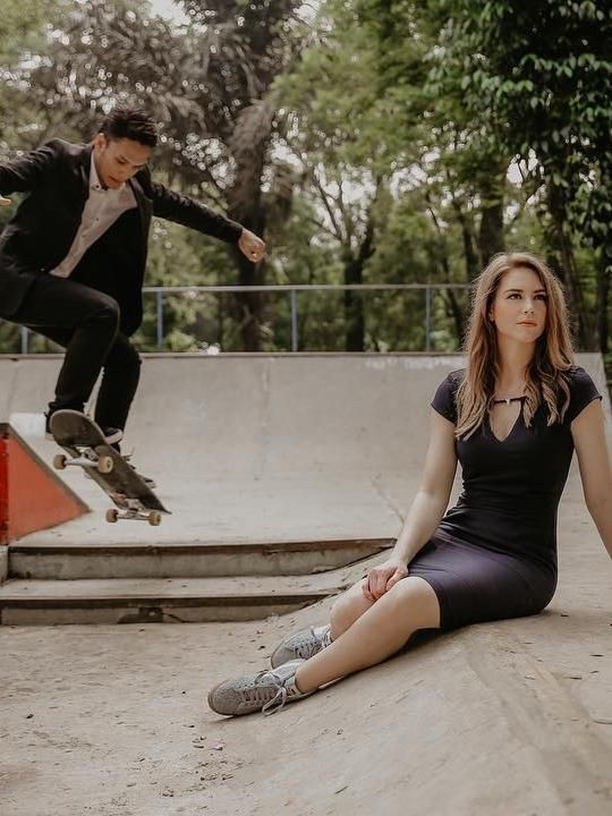 Jalani hubungan singkat&comma; Randy Pangalila dan Chelsea Frank memutuskan untuk menikah&period; Berikut Insertlive sajikan enam potret romantis pasangan beda negara itu&period;