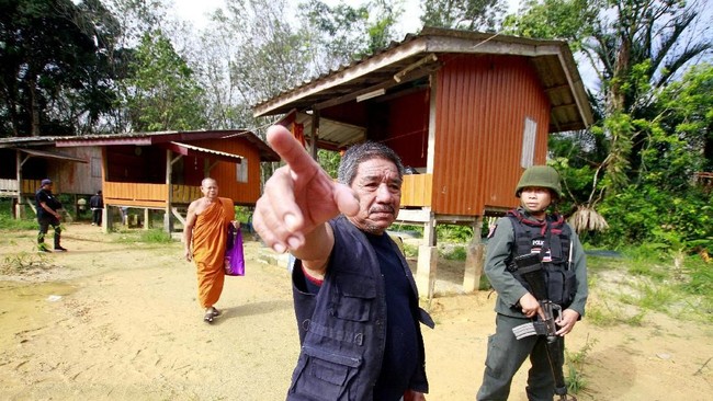 Keputusan pemerintah Thailand yang khusus mendata dan mengawasi gerak-gerik mahasiswa Muslim di seluruh negeri memicu kecaman.