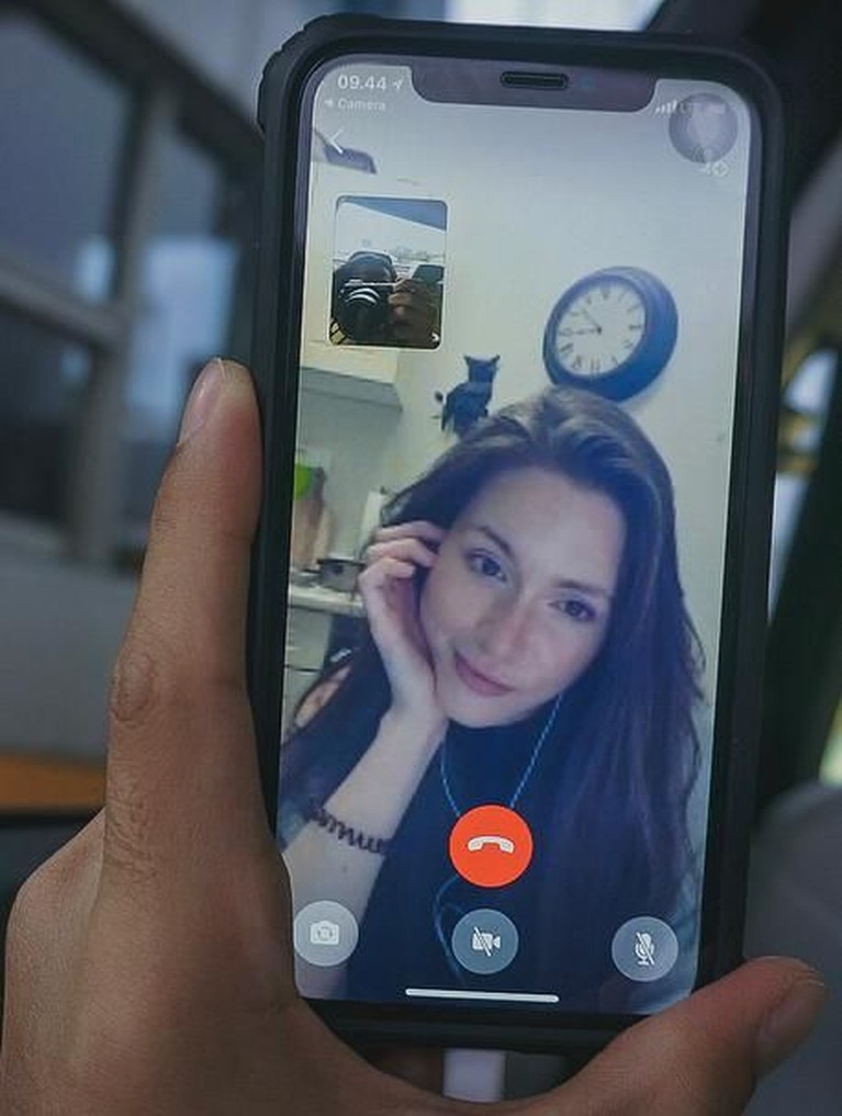 Jalani hubungan singkat, Randy Pangalila dan Chelsea Frank memutuskan untuk menikah. Berikut Insertlive sajikan enam potret romantis pasangan beda negara itu.