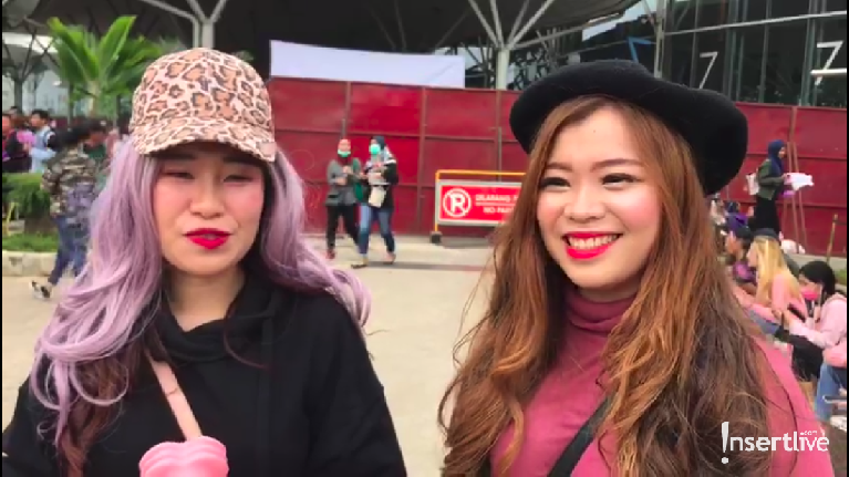 Antusias Blink Jelang Konser BLACKPINK di Jakarta Jelang konser, para Blink sudah mulai memenuhi Indonesia Convention Exhibition, Tangerang.