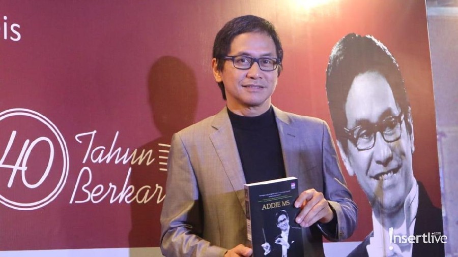 Addie Ms baru saja meluncurkan sebuah buku biografi yang ditulis oleh Evariny Andriana, Buku tersebut menceritakan perjalanan hidup sang musisi.