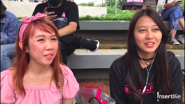 Antusias Blink Jelang Konser BLACKPINK di Jakarta Jelang konser, para Blink sudah mulai memenuhi Indonesia Convention Exhibition, Tangerang.