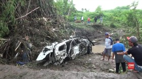 VIDEO: Banjir Bandang Mojokerto, Rumah Rusak dan Jalan Putus