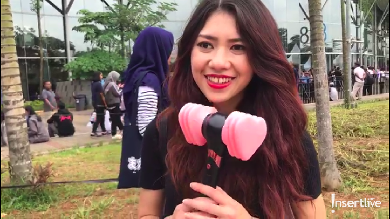 Antusias Blink Jelang Konser BLACKPINK di Jakarta Jelang konser, para Blink sudah mulai memenuhi Indonesia Convention Exhibition, Tangerang.