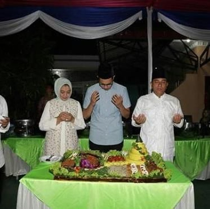 <p>Di tengah kesibukannya, Edy menyempatkan diri untuk menggelar syukuran ulang tahun pesta anak laki-lakinya, Gilang Prasetya Rahmayadi yang ke-17. (Foto: Instagram @edy_rahmayadi)</p>