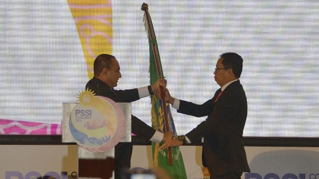 Hampir dua dekade terakhir sengkarut di tubuh PSSI lebih sering menjadi sorotan daripada prestasi sepak bola Indonesia.