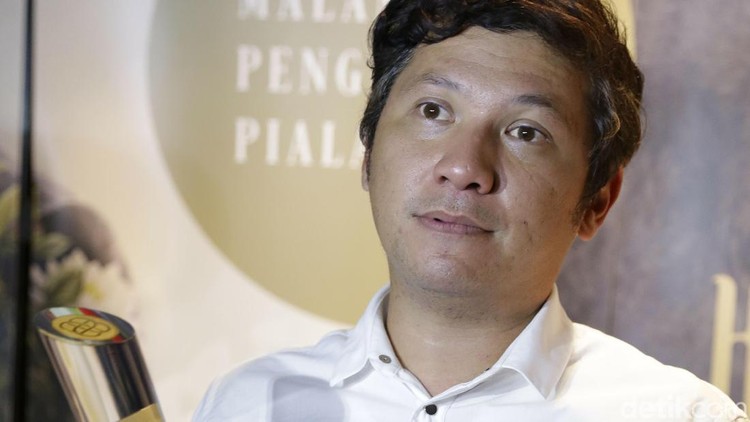 Sebuah respons disampaikan Gading Marten ketika dia ditanya soal kebahagiaan mantan istrinya, Gisella Anastasia. Seperti apa?