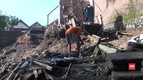 VIDEO: Banjir Bandang Mojokerto Munculkan Sampah Material