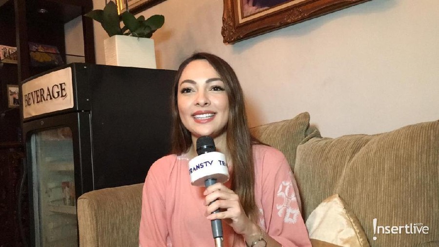 dr. Reisa Broto Asmoro ternyata adalah seorang K-popers sejak sekolah. Ia perna ngefans berat dengan grup musik H.O.T.