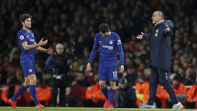 Manajer Chelsea Maurizio Sarri tidak menganggap gaya bicara kepada para pemain The Blues dapat menimbulkan risiko pada pekerjaan di masa mendatang.