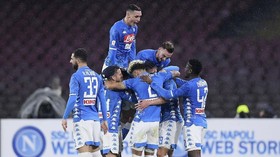 FOTO: Kalahkan Lazio, Napoli Jaga Jarak dengan Juventus