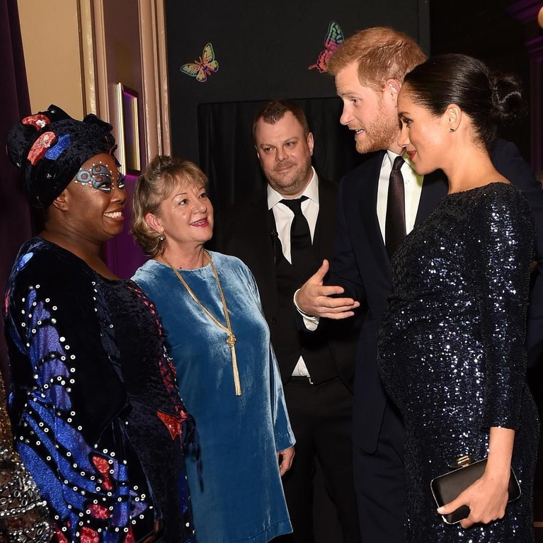 8 Potret Cantik Meghan Markle dengan Perut Buncit Meghan Markle tengah mengandung anak pertamanya dengan Pangeran Harry. Akan melahirkan pada April mendatang, intip delapan potret Meghan dengan perut buncit.