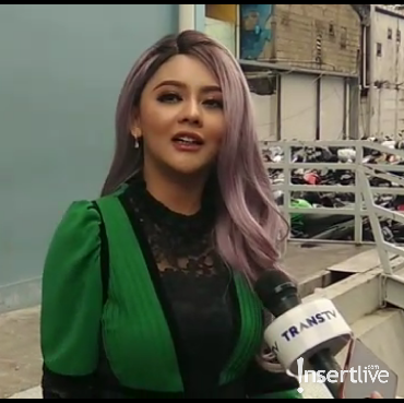 Dianggap Efisien, Jenita Janet Punya Seribu Wig