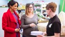 8 Potret Cantik Meghan Markle dengan Perut Buncit Meghan Markle tengah mengandung anak pertamanya dengan Pangeran Harry. Akan melahirkan pada April mendatang, intip delapan potret Meghan dengan perut buncit.