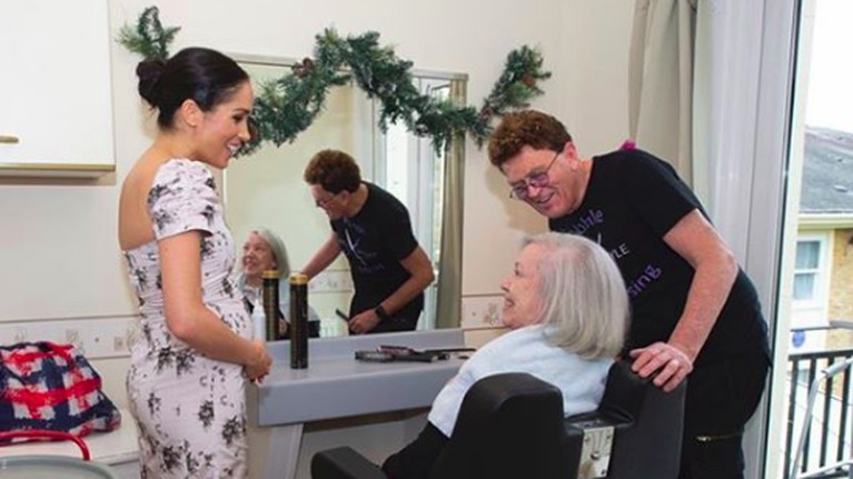 Meghan Markle tengah mengandung anak pertamanya dengan Pangeran Harry. Akan melahirkan pada April mendatang, intip delapan potret Meghan dengan perut buncit.