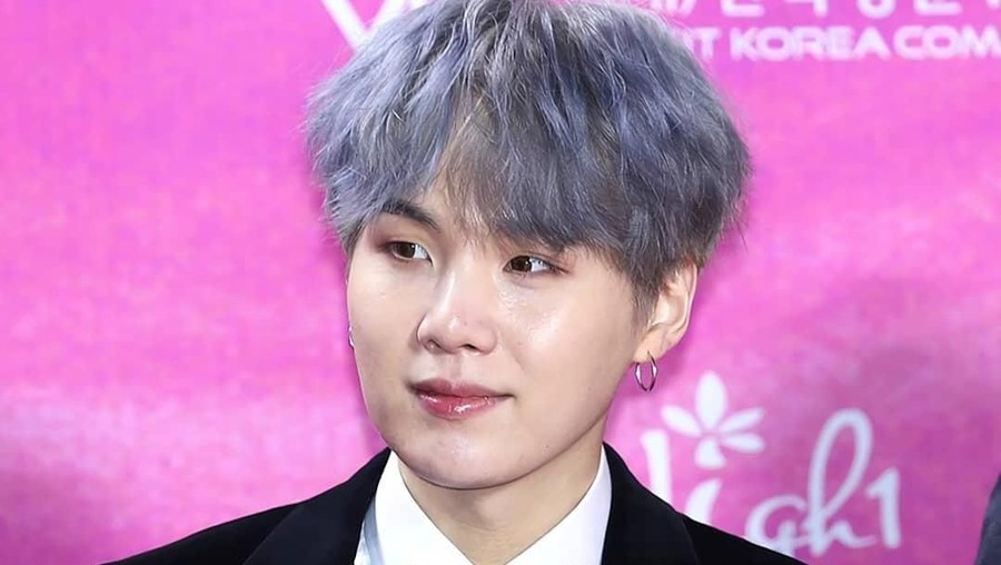 Salah satu personel BTS, Suga alias Min Yoon-Gi, telah membeli sebuah tempat tinggal senilai 3,4 miliar won Korea (setara dengan Rp43 miliiar).
