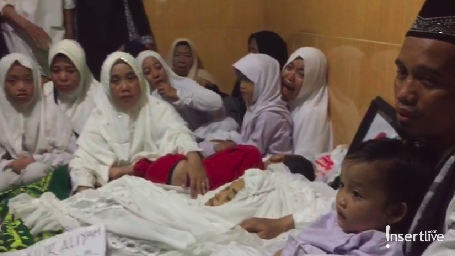 Setia Dampingi Istri, Ustaz Maulana: Allah Lebih Mencintainya Ustaz Maulana mengaku bersyukur karena dapat mendampingi sang istri, Nuraliyah Ibnu Hajar, hingga akhir hayatnya.