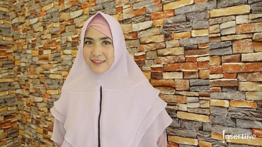 img-title Beratnya Hati April Jasmine Tinggalkan Anak untuk Naik Haji