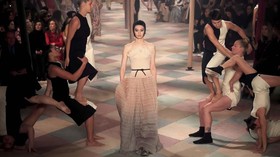 Sihir 'Sirkus' Christian Dior di Couture Week