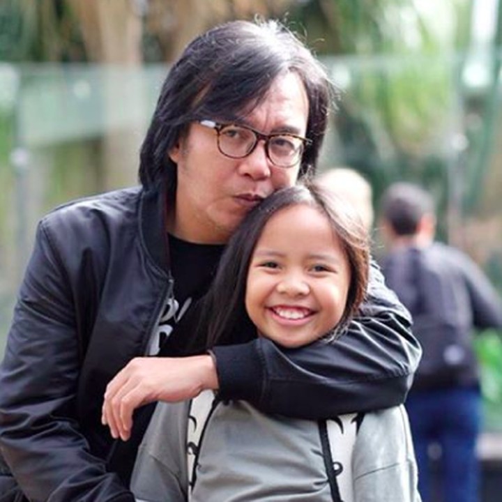 <p>Ayah Ari Lasso dan si bungsu kayak kakak adik ya, Bun? (Foto: Instagram/@ari_lasso)  </p>