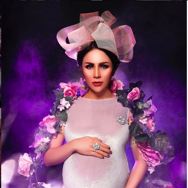 <p>Wow! Ide <em>maternity photoshoot</em> <a href="https://hot.detik.com/celeb/d-4275409/rossa-dan-judika-dibuat-takjub-masuk-ke-rumah-momo-geisha" target="_blank">Momo</a> kreatif banget ya, Bun. (Foto: Instagram/ @therealmomogeisha via FD Photography)  </p>