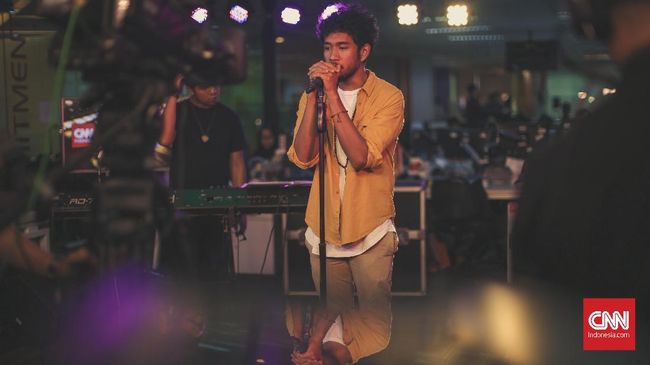 Teddy Adhitya menceritakan muasal berkenalan dengan musik dan bagaimana menurutnya musik R&B dan soul yang 'memilihnya'.
