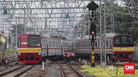 KRL Bogor Gangguan, Netizen Sebut Ada Letupan dan Asap