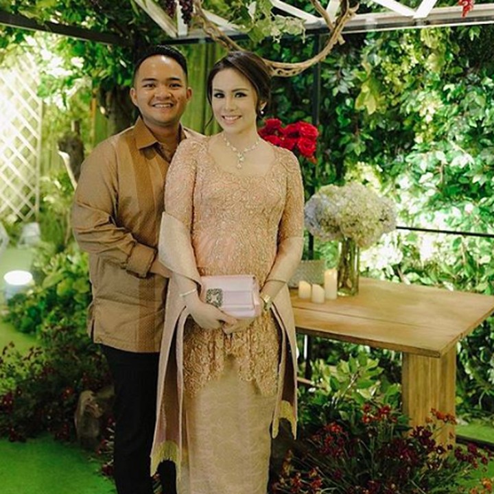 <p>Hamil besar, kecantikan <a href="https://hot.detik.com/celeb/4275774/mewahnya-rumah-momo-geisha-ada-lift-dan-kolam-renang" target="_blank">Momo</a> seakan nggak luntur. (Foto: Instagram/ @therealmomogeisha)  </p>