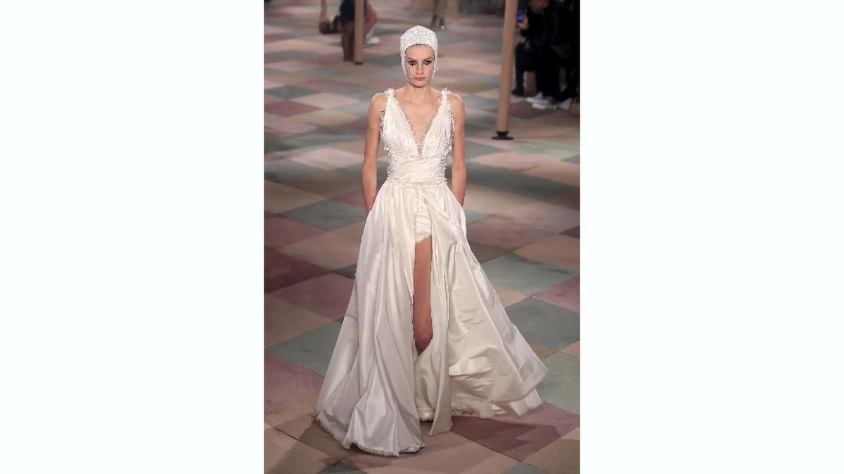 FOTO: 'Akrobat' Dior di Panggung Couture Paris