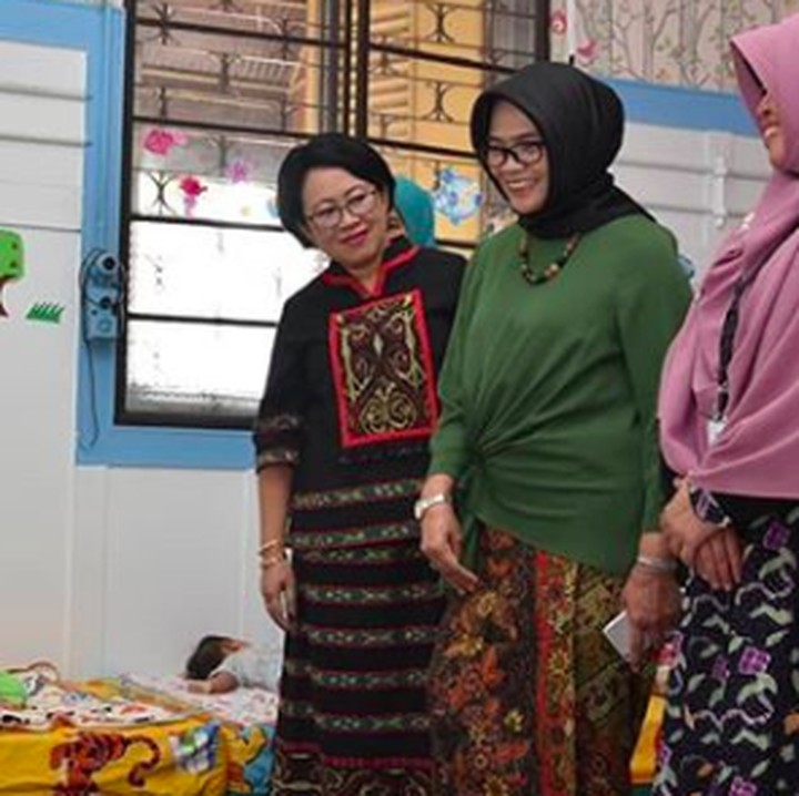 <p>Ssst! Ada bocah yang lagi ikut menyimak obrolan Bu Menkeu nih. He-he-he. (Foto: Instagram/ @smindrawati)  </p>