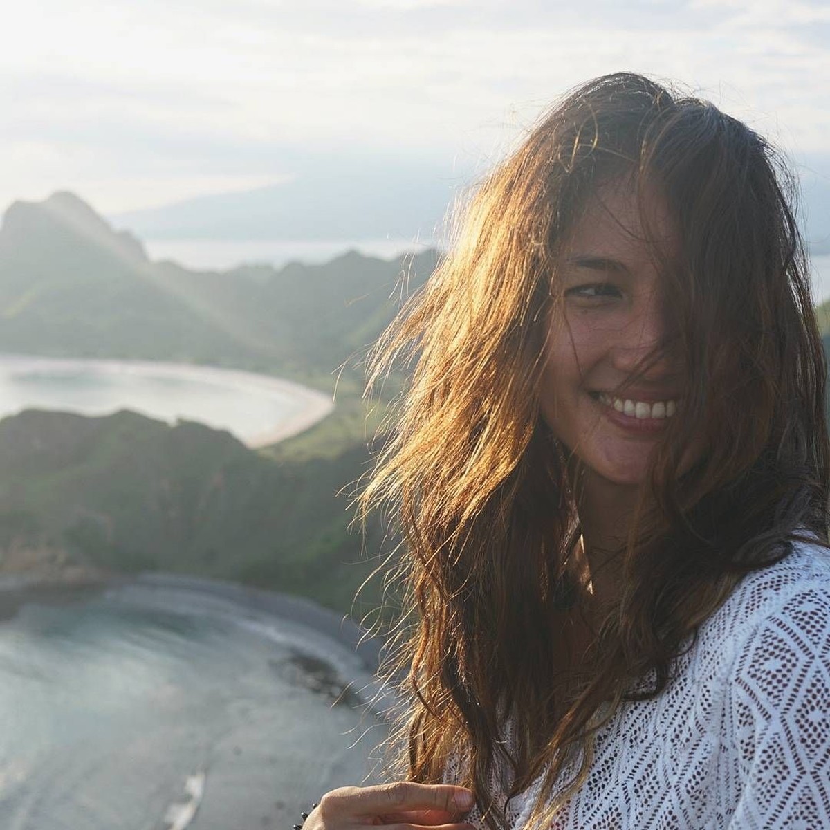 Kabar akan ditutupnya Taman Nasional Komodo santer terdengar belakangan ini&period; Pernah mengunjungi kawasan Taman Nasional Komodo&comma; begini 7 potret para selebriti&period;