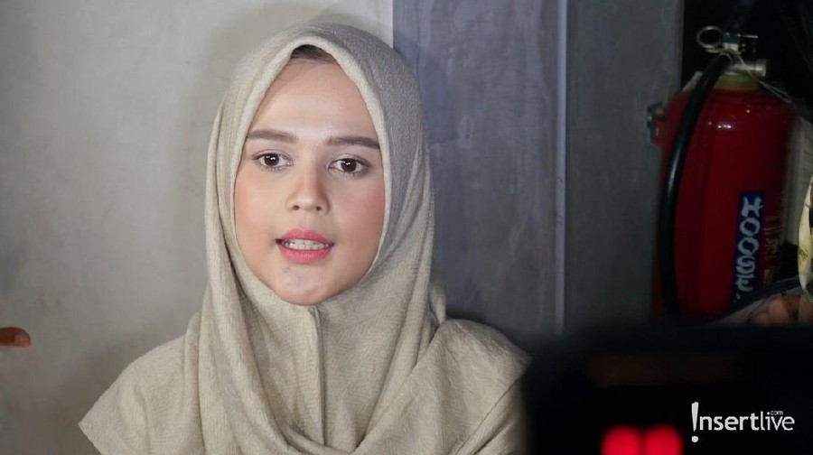 Ditanya Soal Hamil, Cut Meyriska: Doain Aja Cut Meyriska meminta doa terkait isu kehamilan dirinya.