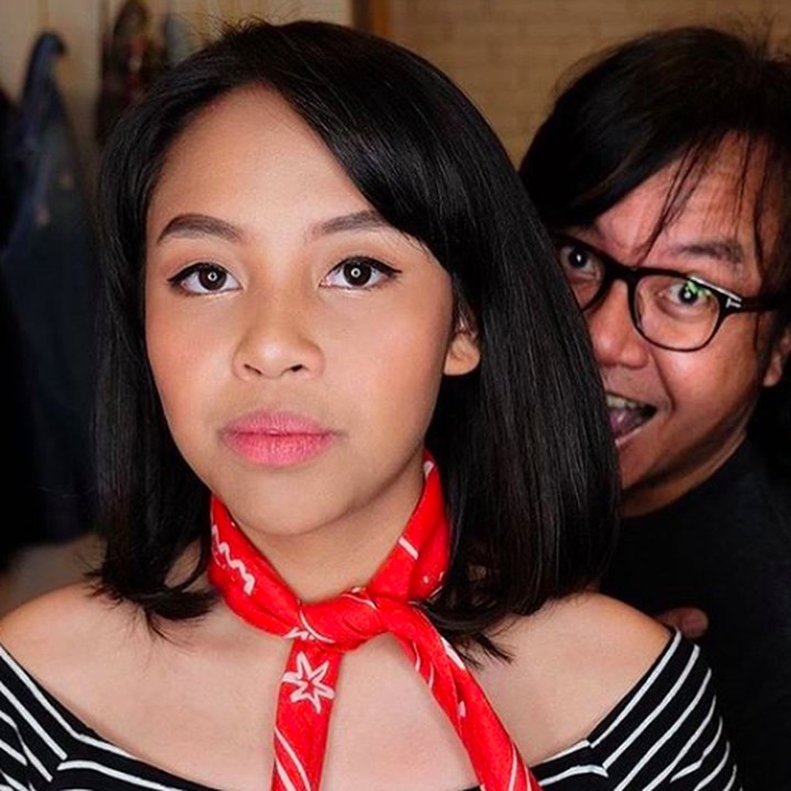 <p>Ayah Ari dan si kakak kayak pose bareng teman ya. (Foto: Instagram/@ari_lasso)  </p>