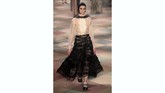 FOTO: 'Akrobat' Dior di Panggung Couture Paris Ajang pekan mode couture di Paris dimulai dengan show Christian Dior Haute Couture. Koleksi Dior ini diperuntukkan sebagai koleksi Musim Panas 2019.
