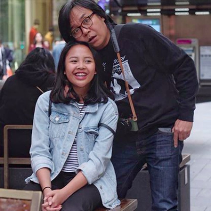 <p>Senyum Audra sumringah banget, kenapa ekspresi Ayah Ari kocak begitu? (Foto: Instagram/@ari_lasso)</p>