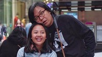 <p>Senyum Audra sumringah banget, kenapa ekspresi Ayah Ari kocak begitu? (Foto: Instagram/@ari_lasso)</p>