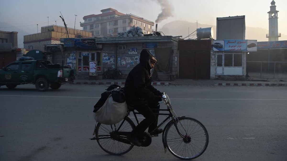 FOTO: Polusi Bagai Bom Waktu Afghanistan