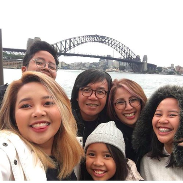 <p>Kompak dan harmonis selalu Ayah Ari Lasso bersama istri dan anak-anak. (Foto: Instagram/@ari_lasso)</p>