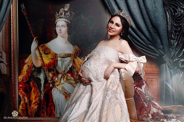 Narova Morina Sinaga atau Momo 'Geisha' sedang hamil 7 bulan. Momo terihat makin cantik dan glowing lho, Bun.