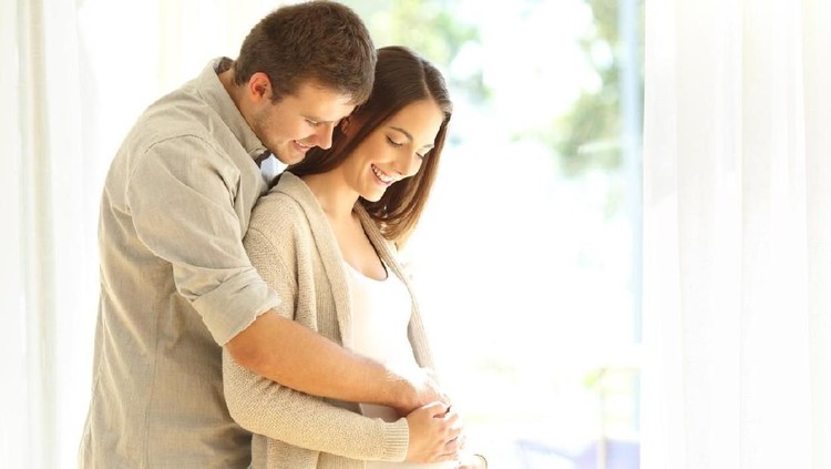 Sangat penting dilakukan nih, Bun, membangun kedekatan dengan bayi sejak di kandungan. Salah satunya, ajak main dengan cahaya senter.