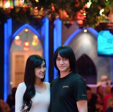 Kevin Aprilio Lamar Kekasih, Memes Beri Dukungan