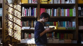 FOTO: Toko Buku Serba Gothic di Portugal