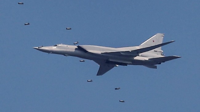 Sebuah pesawat pengebom supersonik, Tupolev Tu-22M3 milik angkatan bersenjata Rusia jatuh menyebabkan dua awak tewas.